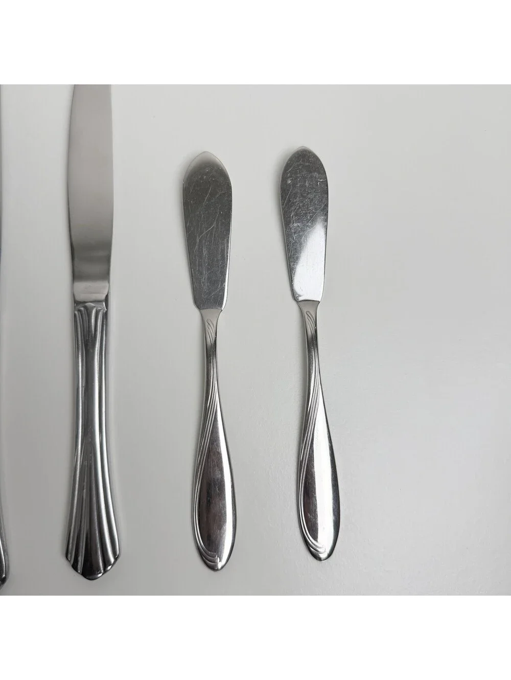 Oneida Stainless Flatware Lot 18 Pc Serving Utensils Knives Forks Butter Spread